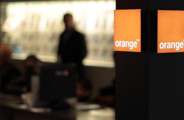SFR DÉBOUTÉ D'UNE PLAINTE CONTRE ORANGE