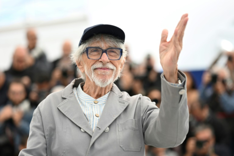 L'acteur Pierre Richard lors d'un photocall pour le film "L'Homme qui a vu l'ours qui a vu l'homme" lors du 78e Festival de Cannes, le 22 mai 2025 ( AFP / Bertrand GUAY )