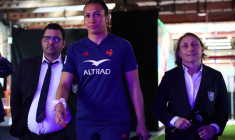 Manae Feleu devant les sélectionneurs David Ortiz et Gaëlle Mignot, à Londres