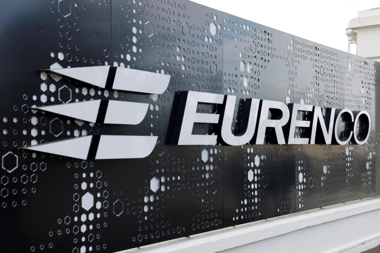 ( POOL / LUDOVIC MARIN )