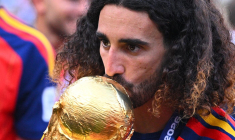 Cucurella va tenir sa parole et se faire tatouer le visage de Luis de la Fuente, mais où ?