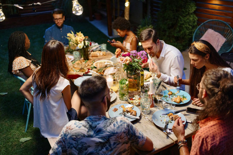 Dans le cadre d’une succession, l’héritier qui reçoit une part plus importante doit verser une compensation financière, appelée soulte, aux autres héritiers lésés.