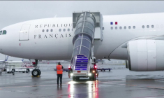 Macron arrive à Tokyo pour une visite de trois jours au Japon