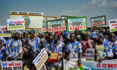 Des partisans se rassemblent pour un rassemblement de campagne du président sortant du Cameroun, Paul Biya, à Maroua, le 7 octobre ( AFP / Robert Fimbaye )