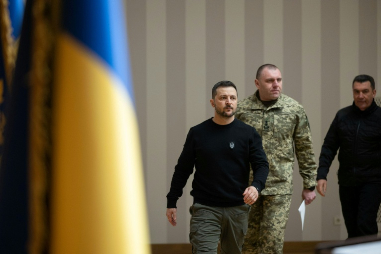 Le président ukrainien Volodymyr Zelensky et le chef du service de sécurité ukrainien SBU Vassyl Mayuk, le 24 mars 2023 à Kiev ( Service de presse de la présidence urkainienne / Handout )