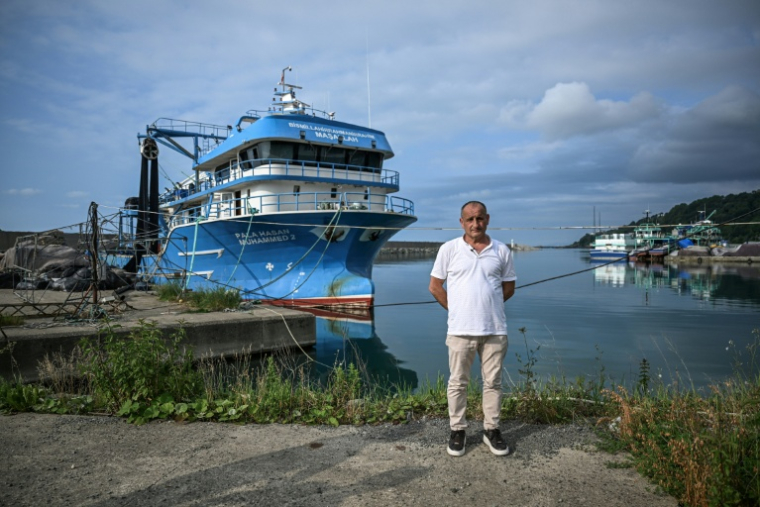 Mustafa Kuru, président d'une union locale de pêcheurs, lors d'une interview à Trabzon, le 10 juin 2025 en Turquie ( AFP / Ozan KOSE )