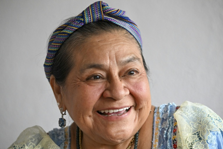 La lauréate guatémaltèque du prix Nobel de la paix, Rigoberta Menchú lors d'un entretien avec l'AFP dans les locaux de sa fondation à Guatemala City, le 11 juin 2026 ( AFP / Johan ORDÓÑEZ )