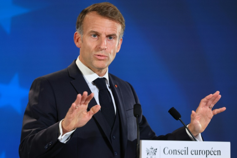 Le président Emmanuel Macron le 16 octobre 2026 au siège de l'UE à Bruxelles ( AFP / Ludovic MARIN )