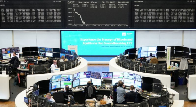 L'indice boursier allemand DAX est photographié à la bourse de Francfort