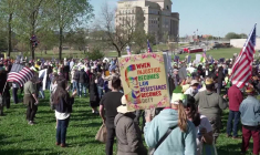 Manifestation avant une marche anti-Trump à Atlanta, aux États-Unis