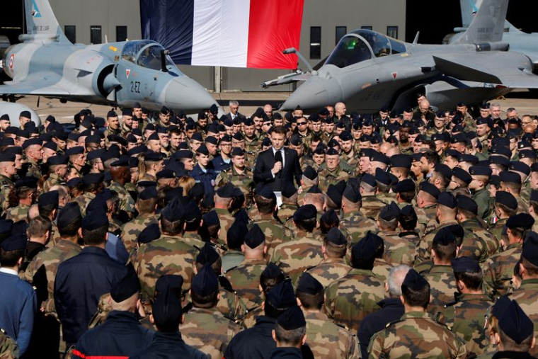 Macron visite la base aérienne de Luxeuil-Saint-Sauveur