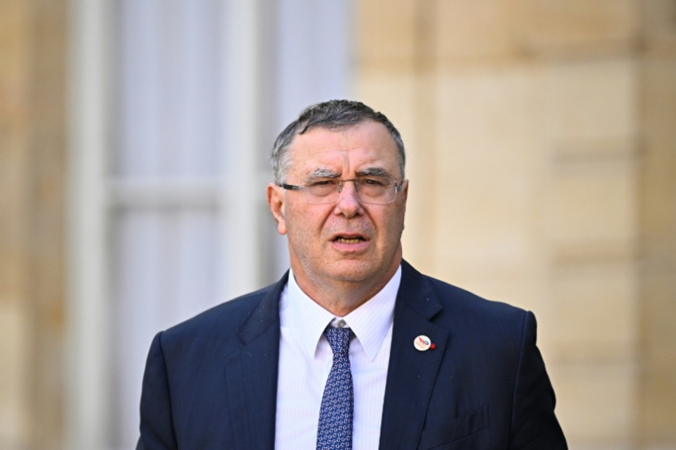 Le PDG de TotalEnergies Patrick Pouyanné quitte Matignon à l'issue d'une réunion des distributeurs de carburant autour du Premier ministre Sébastien Lecornu, le 12 octobre 2026 ( AFP / JULIEN DE ROSA )