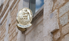 Frais de notaire : pourquoi ne sont-ils pas similaires en France ? / iStock.com - OceanProd