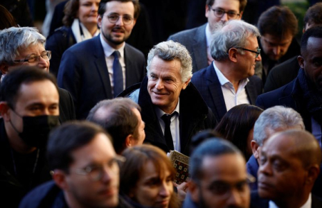 Des politiciens assistent à une conférence de presse de la NUPES avant un débat à l'Assemblée nationale à Paris