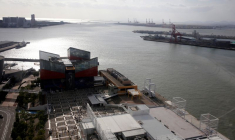 Photo d'archives: Des usines dans le port d'Osaka