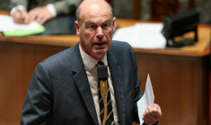Le ministre français de l'Economie, Eric Lombard, lors d'une séance de questions au gouvernement à l'Assemblée nationale, à Paris, le 3 juin 2025 ( AFP / Thomas SAMSON )