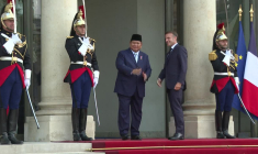 Macron reçoit à l'Élysée son homologue indonésien Prabowo Subianto