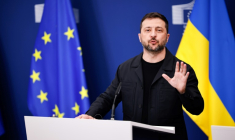 Le président ukrainien Volodymyr Zelensky lors d'une conférence de presse à Bruxelles, le 17 août 2025 ( AFP / Simon Wohlfahrt )