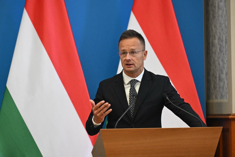 Peter Szijjarto, à Budapest, le 8 octobre 2025 ( AFP / ATTILA KISBENEDEK )