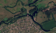Image satellite d'un pont stratégique détruit sur la rivière Seïm, dans la région de Koursk