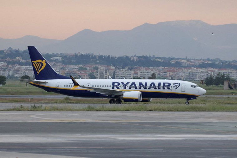 Un avion Ryanair à l'aéroport de Macédoine à Thessalonique, avant une conférence de presse de Ryanair sur ses opérations en Grèce