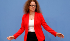 Isabel Schnabel avant une conférence de presse à Berlin