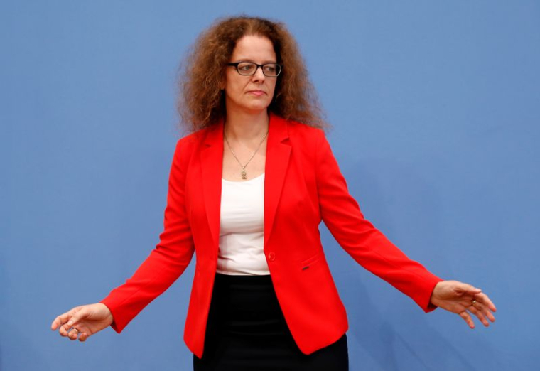 Isabel Schnabel avant une conférence de presse à Berlin