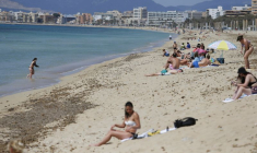 CORONAVIRUS: L'ESPAGNE DURCIT L'ACCÈS DES BRITANNIQUES AUX BALÉARES