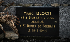 La tombe de l'historien Marc Bloch au cimetière du Bourg-d'Hem, dans la Creuse, le 1er juin 2026 ( AFP / Philippe LOPEZ )