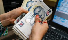 Des dollars singapouriens (illustration) ( AFP / ROSLAN RAHMAN )