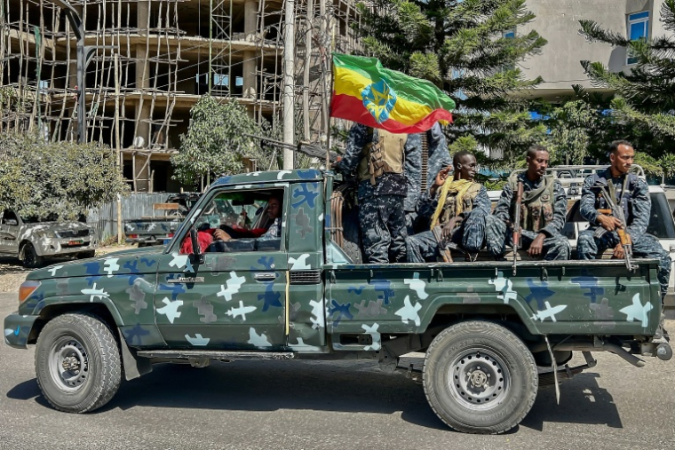 Des membres de la police fédérale éthiopienne (EFP) patrouillent dans Mekele, la capitale du Tigré, dans le nord de l'Ethiopie, le 9 octobre 2026 ( AFP / - )