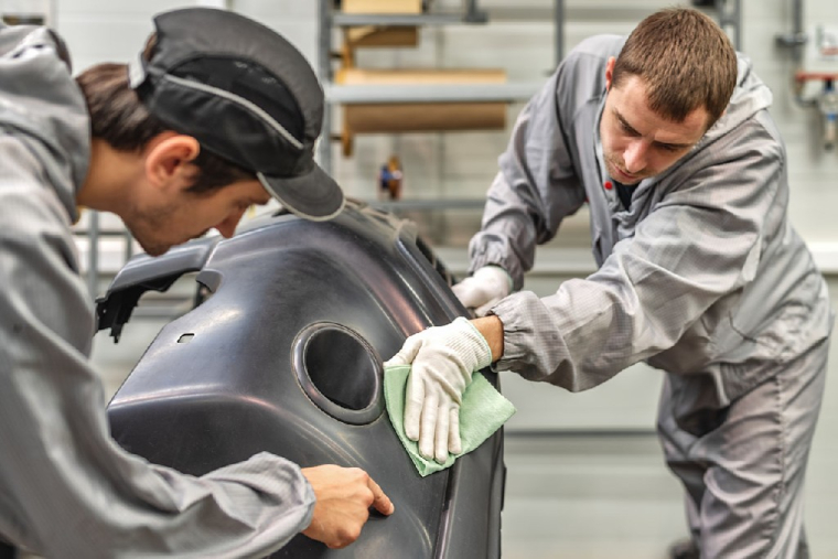 Plastivaloire fabrique des pièces en plastique pour le compte de grandes marques, de préférence des pièces apparentes dans les produits, et donc peintes, voire chromées. (photo d'illustration / crédit : Adobe Stock)
