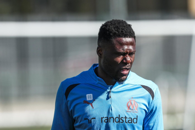 Chancel Mbemba pourrait être la prochaine cible du Paris FC