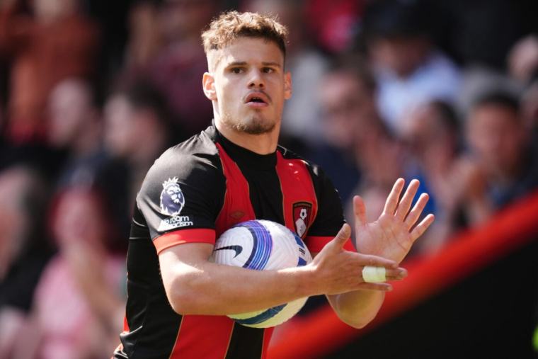 Milos Kerkez en route vers Liverpool