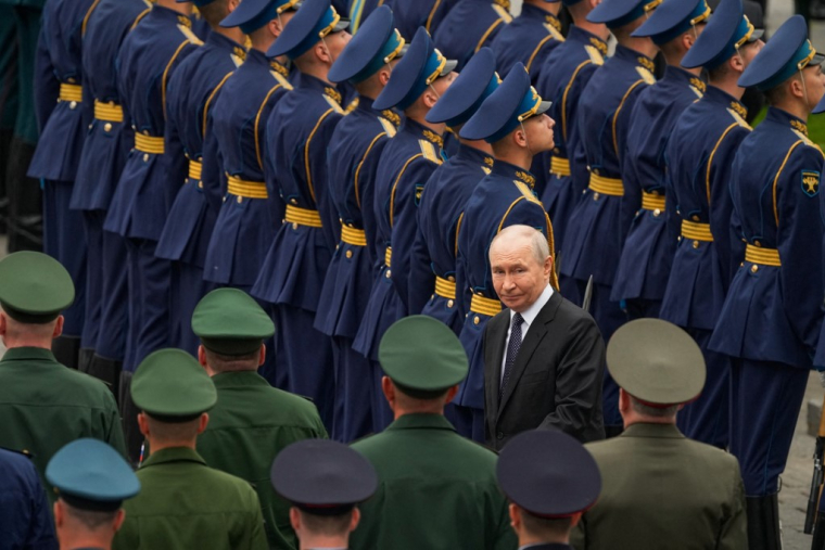 ( POOL / ALEXANDER ZEMLIANICHENKO )