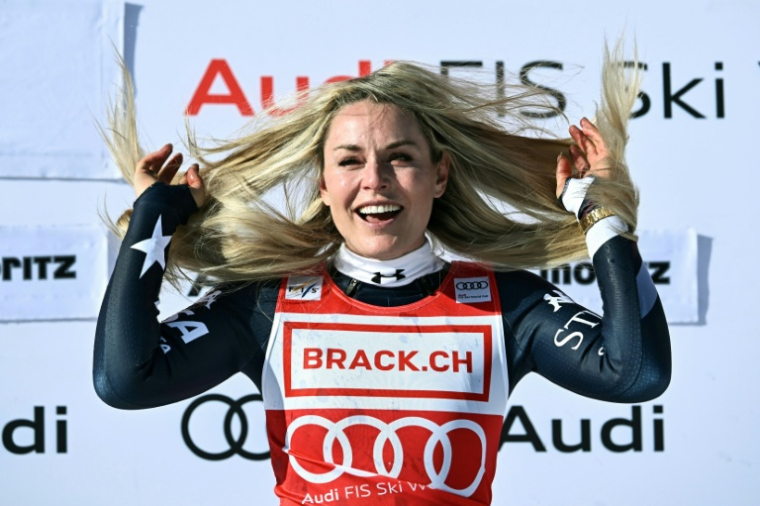 Lindsey Vonn savoure sa victoire dans la descente de St Moritz, le 12 décembre 2025 ( AFP / Fabrice COFFRINI )
