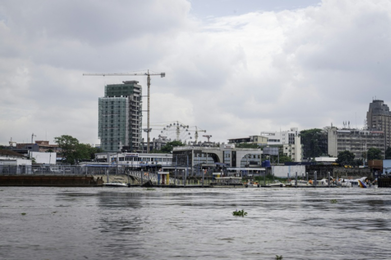 Des immeubles à Kinshasa le 7 novembre 2025, en République démocratique du Congo ( AFP / Glody MURHABAZI )
