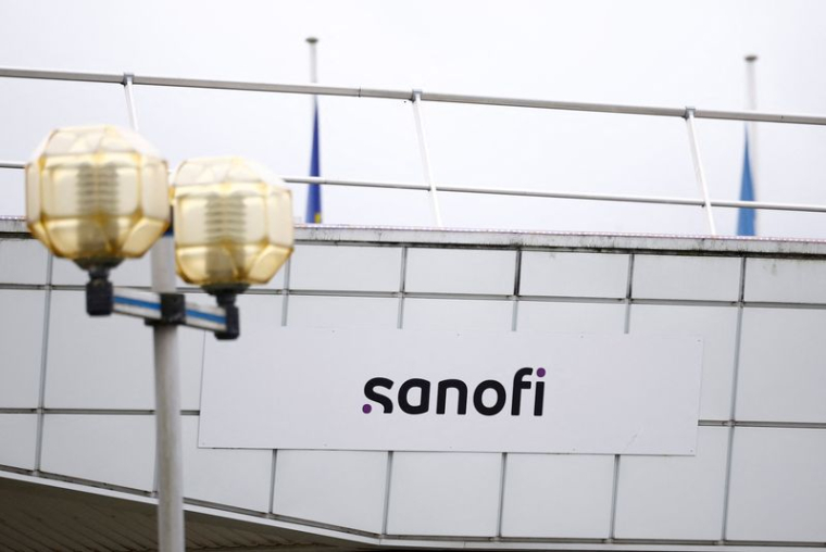 Un logo de Sanofi sur le site de production du Doliprane de Sanofi à Compiègne