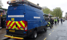 Un van de la police londonienne avec des caméras de reconnaissance faciale en temps réel déployé dans les rues de Londres lors du couronnement du roi Charles III le 6 mai 2023 ( AFP / Will EDWARDS )