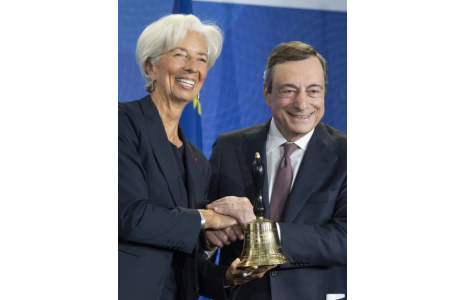 Mario Draghi passe le relais à Christine Lagarde à la tête de la BCE, le 28 octobre 2019 à Francfort ( POOL / Boris Roessler )