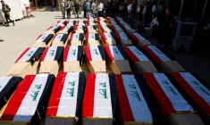 Photo d'archives des restes de personnes de la minorité yézidie, tuées lors d'attaques de l'État islamique en 2014, après avoir été exhumées d'une fosse commune, à Mossoul, en Irak