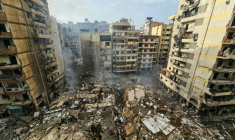 Les dégâts laissés après une frappe israélienne nocturne dans le quartier de Haret Hreik , dans la banlieue sud de Beyrouth, le 14 mars 2026  ( AFP / - )