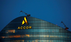 ACCOR, TOUJOURS DANS LE ROUGE AU S1, ÉVOQUE UNE NETTE REPRISE