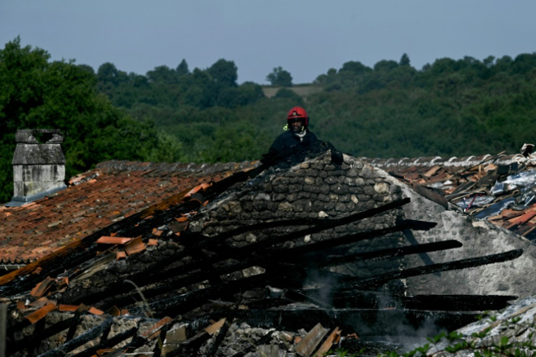Le gîte accueillant des personnes handicapées victime d'un incendie, à Montmoreau, le 28 juillet 2025  ( AFP / Philippe LOPEZ )