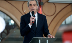 Philippe Dessertine, candidat sans étiquette aux municipales à Bordeaux, le 26 février 2026, à Bordeaux ( AFP / ROMAIN PERROCHEAU )