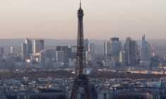 Vue générale de la Tour Eiffel et du quartier financier et d'affaires de La Défense