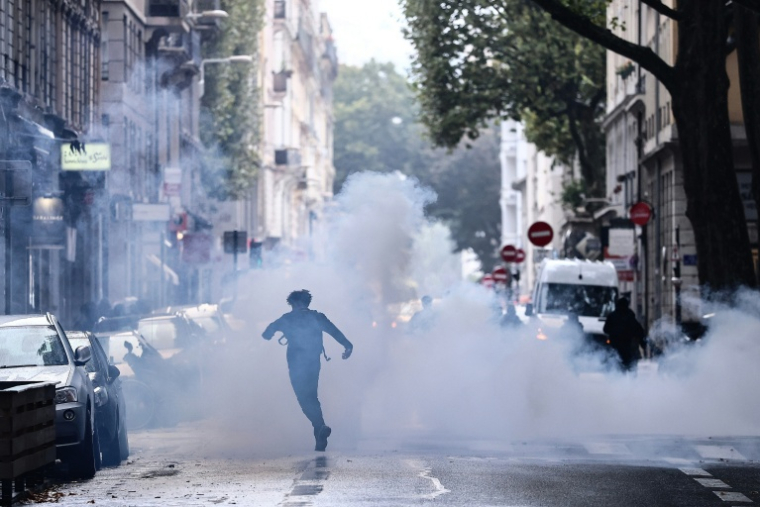 Affrontements entre lycéens et forces de l'ordre à Lyon le 1er octobre 2026 ( AFP / Alex MARTIN )