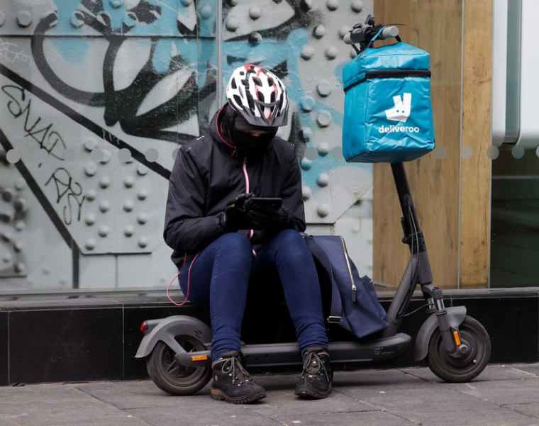 Un livreur Deliveroo à Liverpool, en Grande-Bretagne