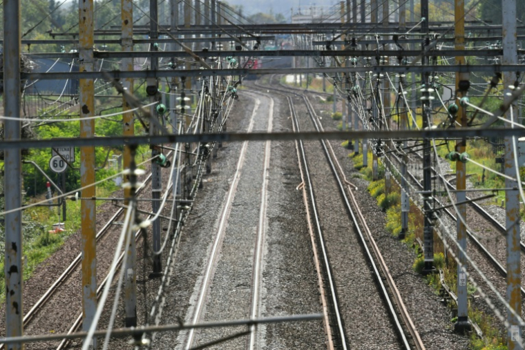 A Artenay (Loiret), le chantier de rénovation de la ligne ferroviaire POLT (Paris-Orléans-Limoges-Toulouse), avec à gauche la nouvelle ligne rénovée photographiée le 16 septembre 2025 ( AFP / Jean-Francois MONIER )