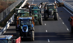 Des agriculteurs contre les mesures prises par le gouvernement français à la suite de l'apparition d'un foyer de dermatose nodulaire du bétail